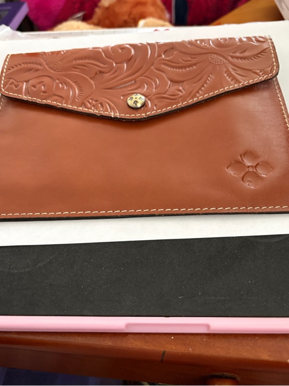 Stylish Patrica Nash Signed Tooled Leather Envelope Clutch in Tan